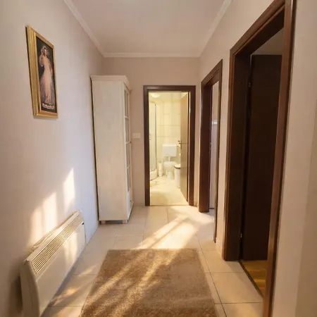 Διαμέρισμα Near Church & Apparition Hill Path *